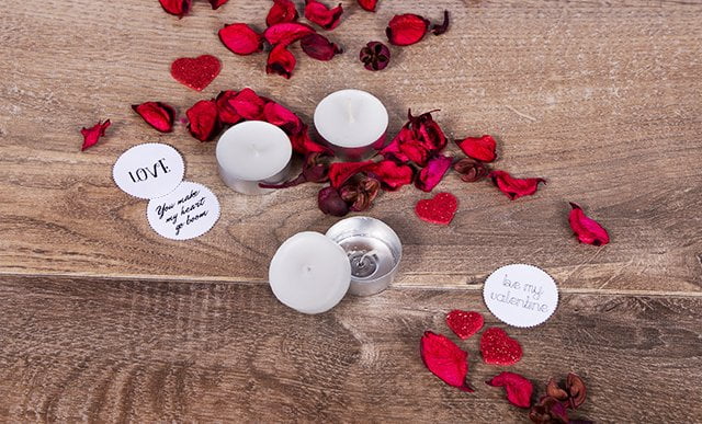 Återställ vaxet och tänd ljuset